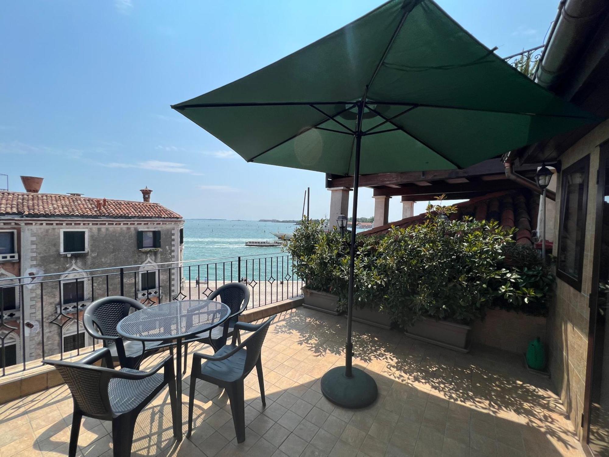 Ca' Delfina Holiday Home Wenecja Zewnętrze zdjęcie