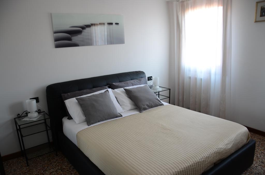 Ca' Delfina Holiday Home Wenecja Pokój zdjęcie