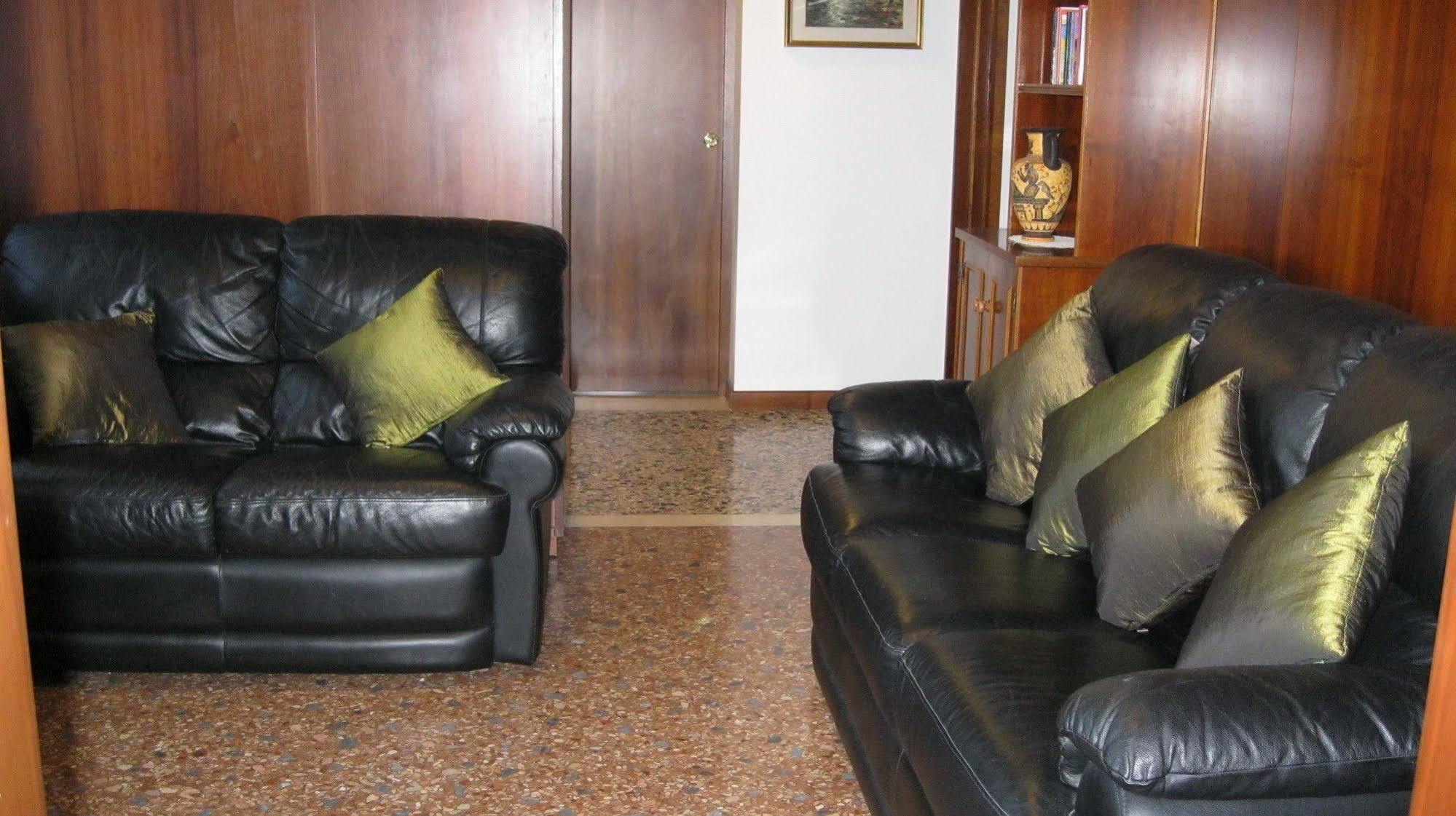 Ca' Delfina Holiday Home Wenecja Zewnętrze zdjęcie