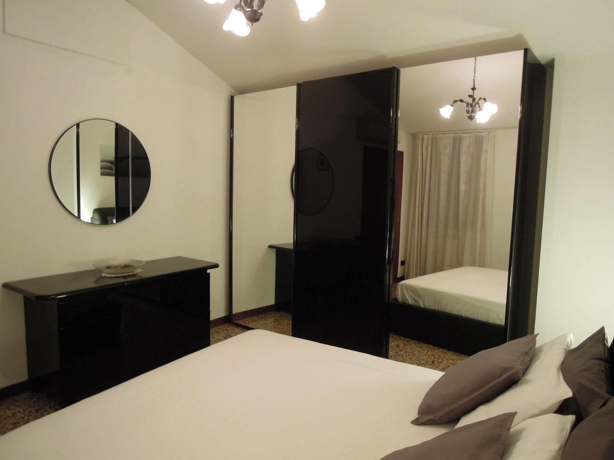 Ca' Delfina Holiday Home Wenecja Zewnętrze zdjęcie