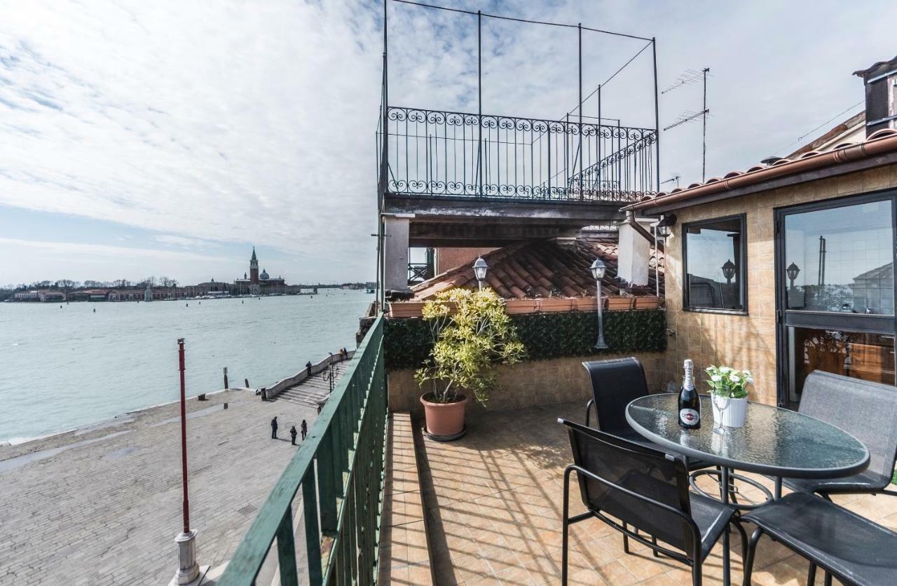Ca' Delfina Holiday Home Wenecja Zewnętrze zdjęcie