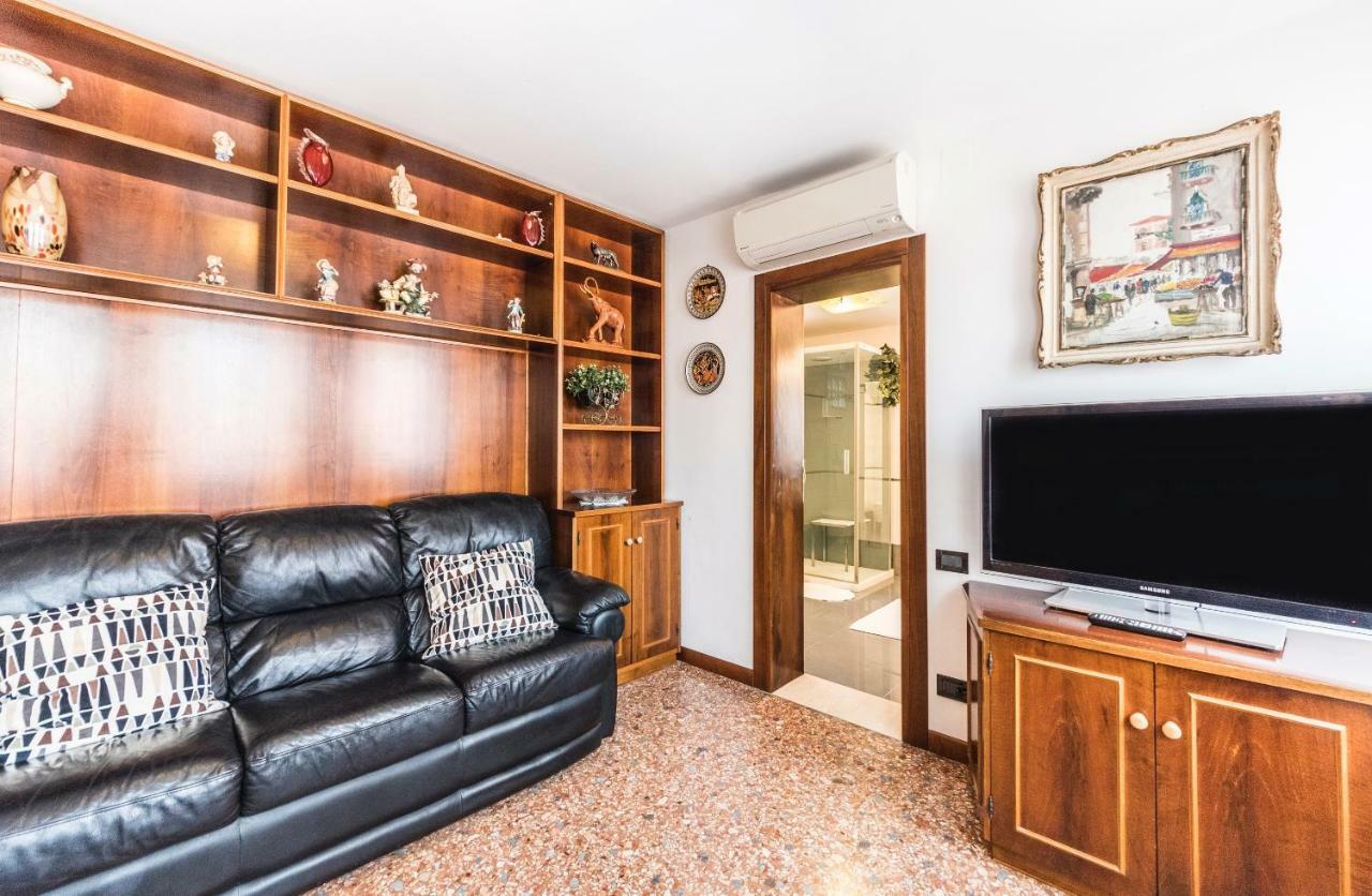 Ca' Delfina Holiday Home Wenecja Zewnętrze zdjęcie